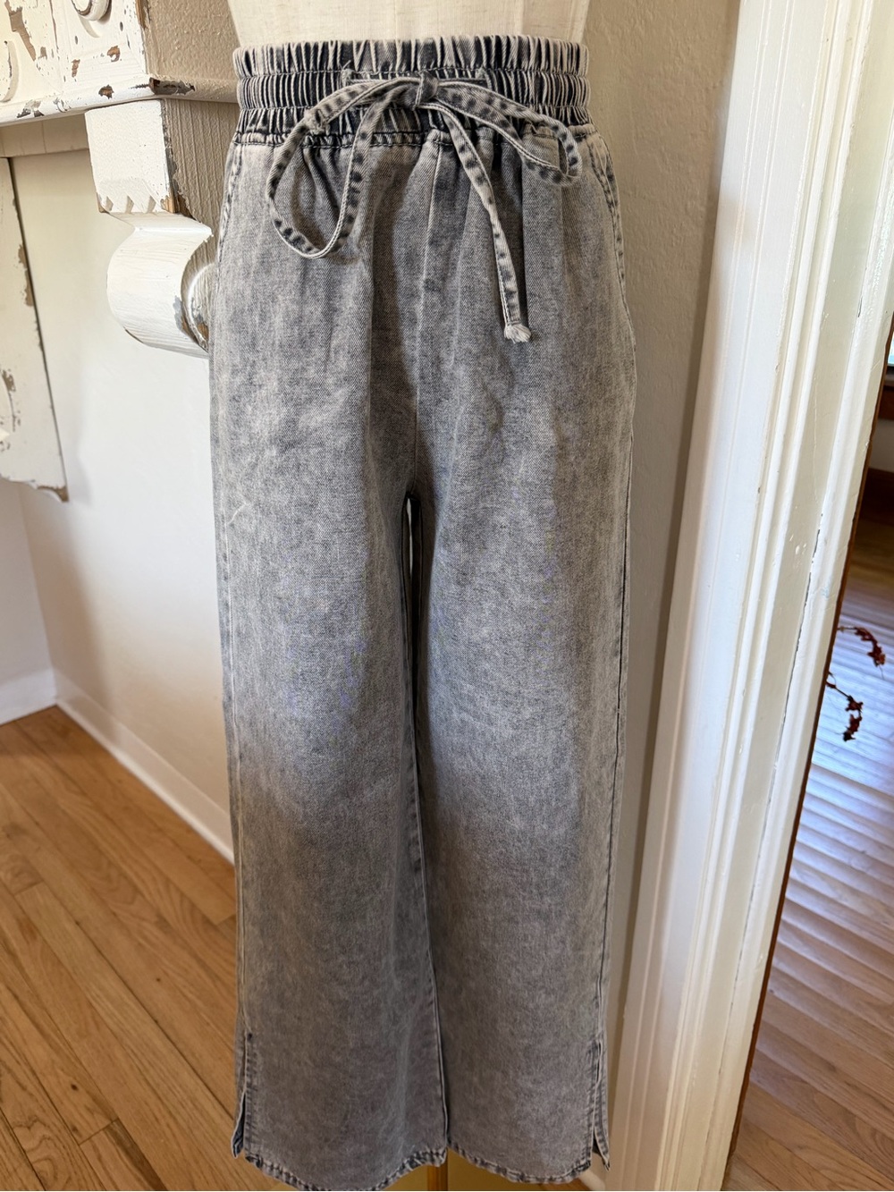 Elastic-Waist Gray/Black Men’s Jeans - Relaxed Wide Leg